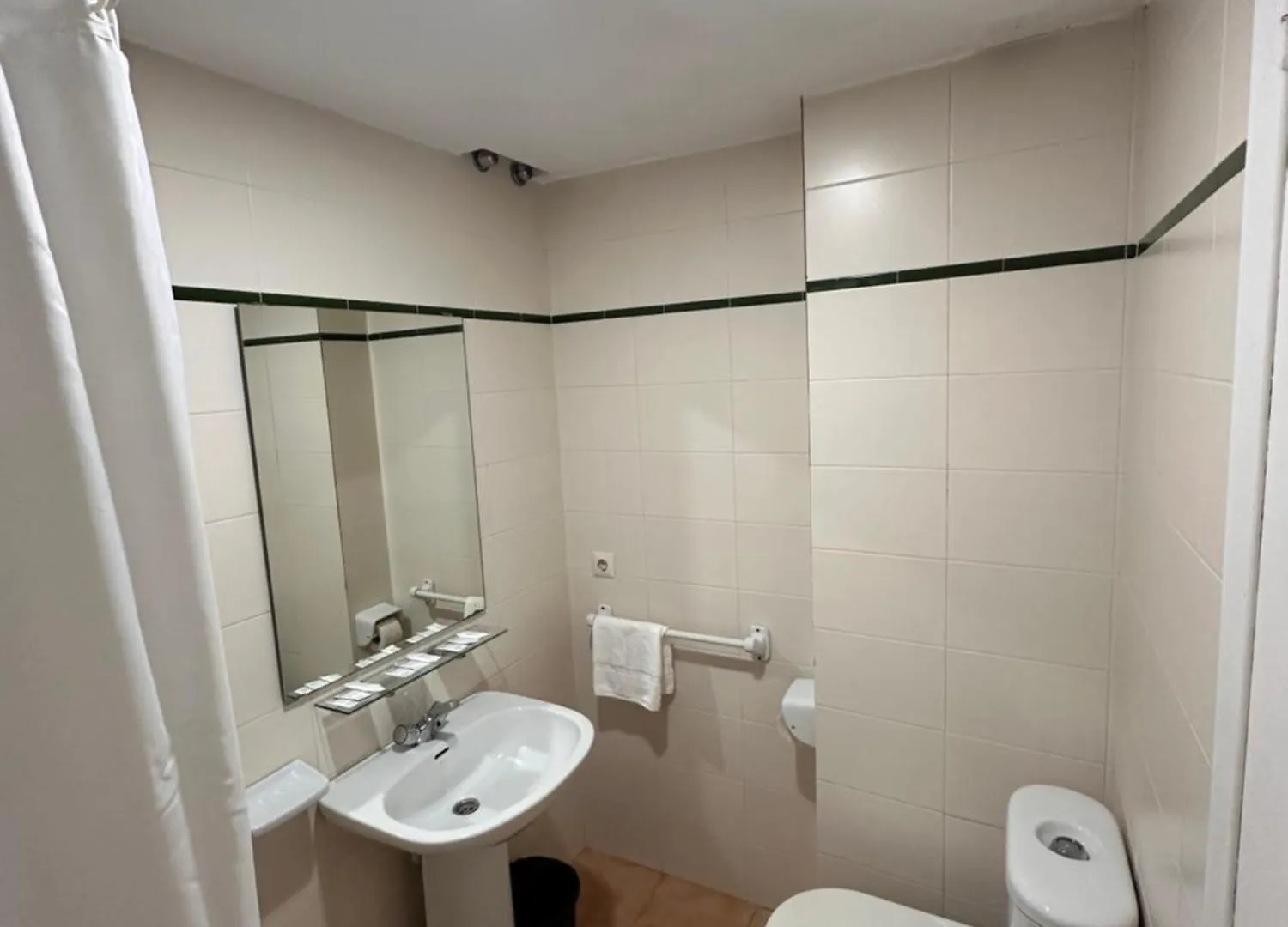 Hostal San Felipe Marbella Hostel